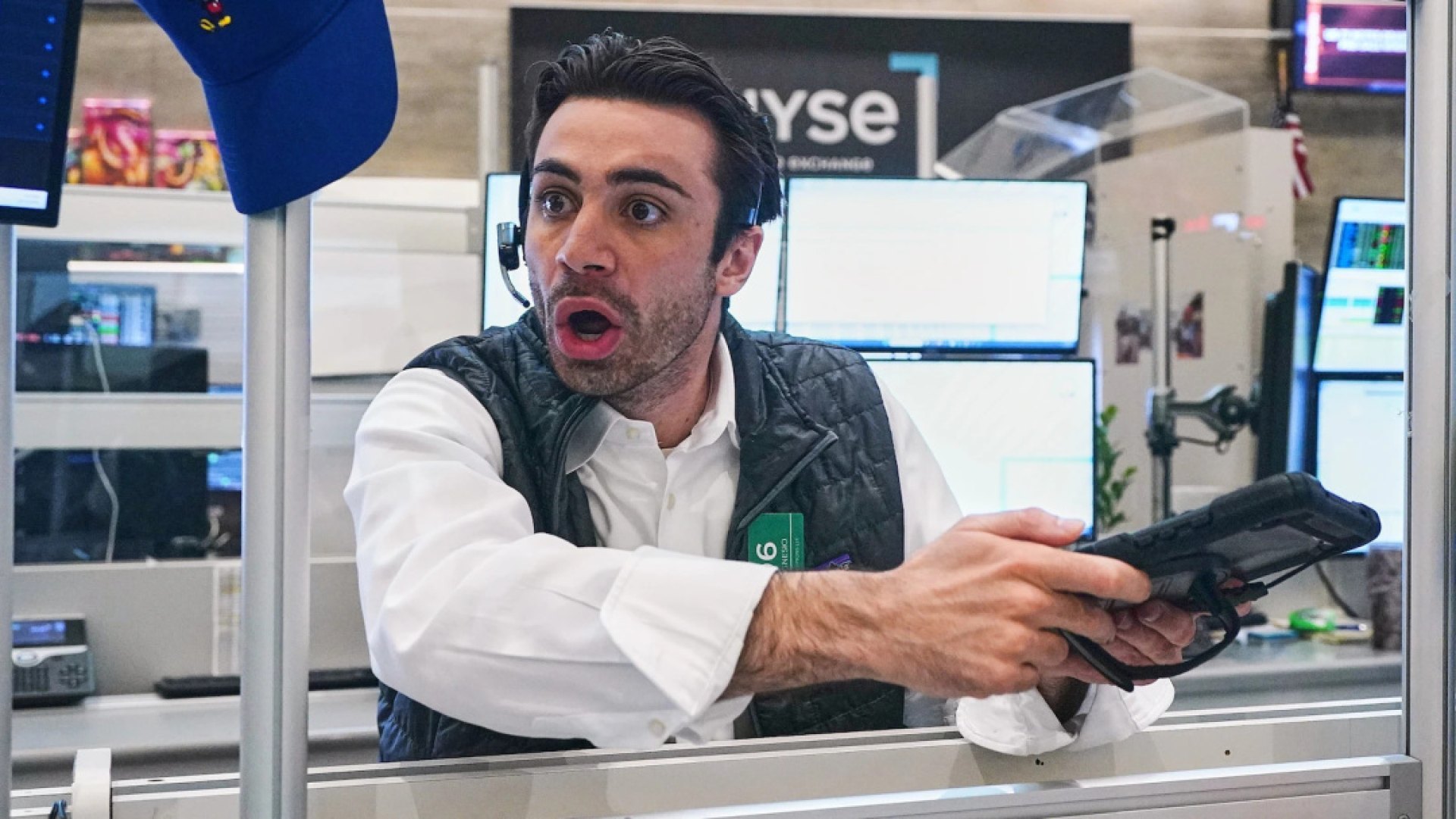 Stocks Rise as Oil Prices Fall Amid Middle East Tensions